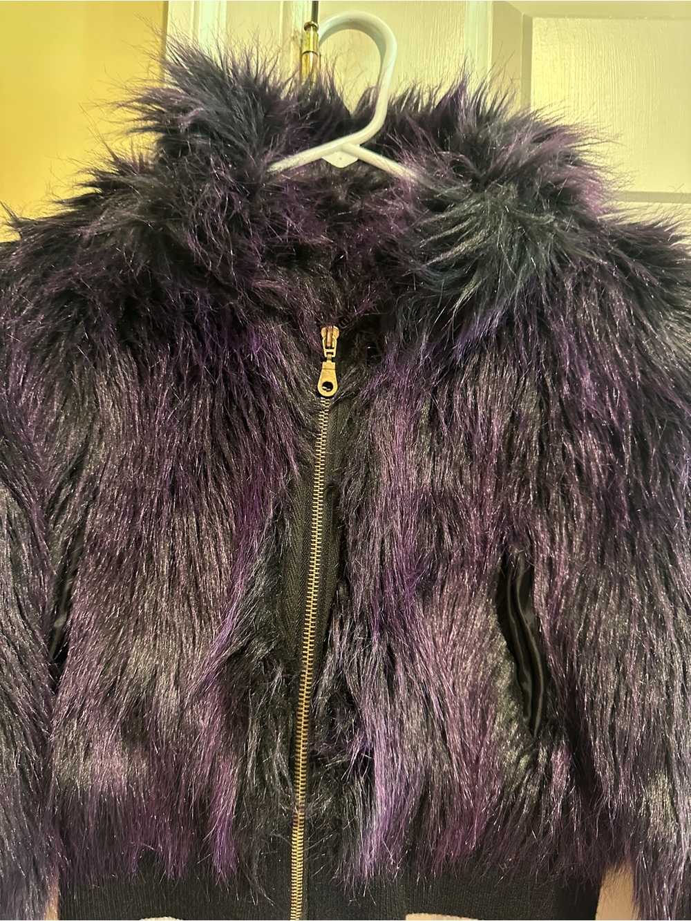 Betsey Johnson Faux Fur Jacket Size 6 Purple Black Cropped Y2K - Picture 2 of 4